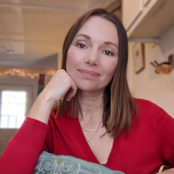 Meet Your Posher, Lisa - Picture 2 of 8